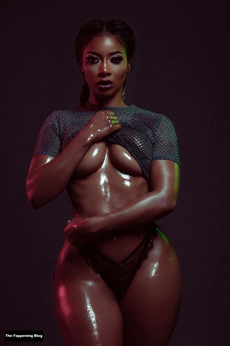 Check out the "Love and Hip Hop" star Tommie Lee’s nude photo col...