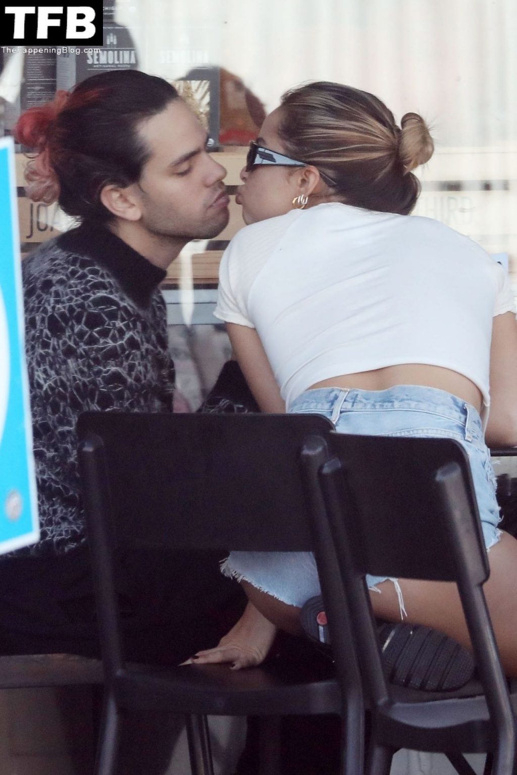 Addison Rae &amp; Omer Fedi Share the PDA During Lunch (81 Photos)