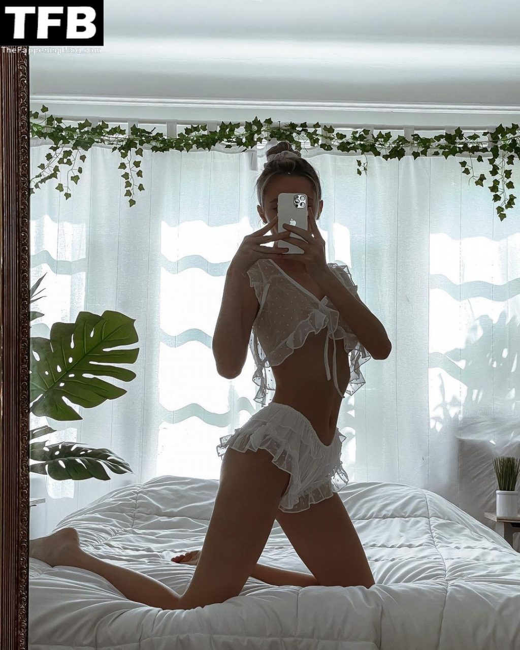 Alexis Bumgarner Nude &amp; Sexy Collection (40 Photos + Video)