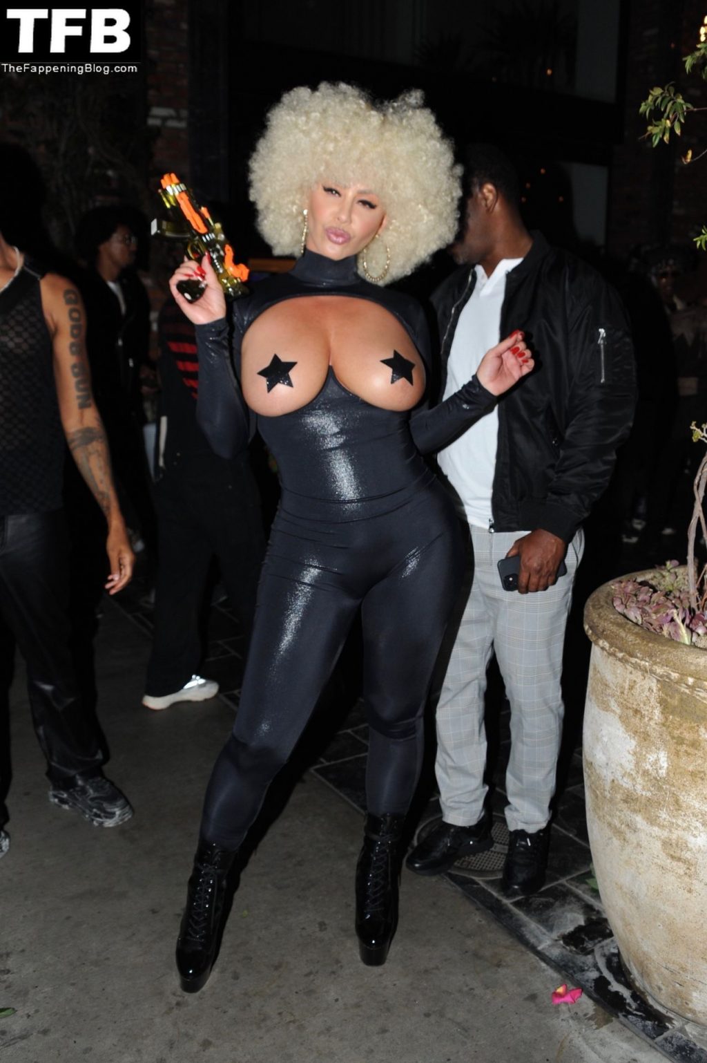 Amber Rose Steals the Scene Outside The Highlight Room in Los Angeles (47 Photos)