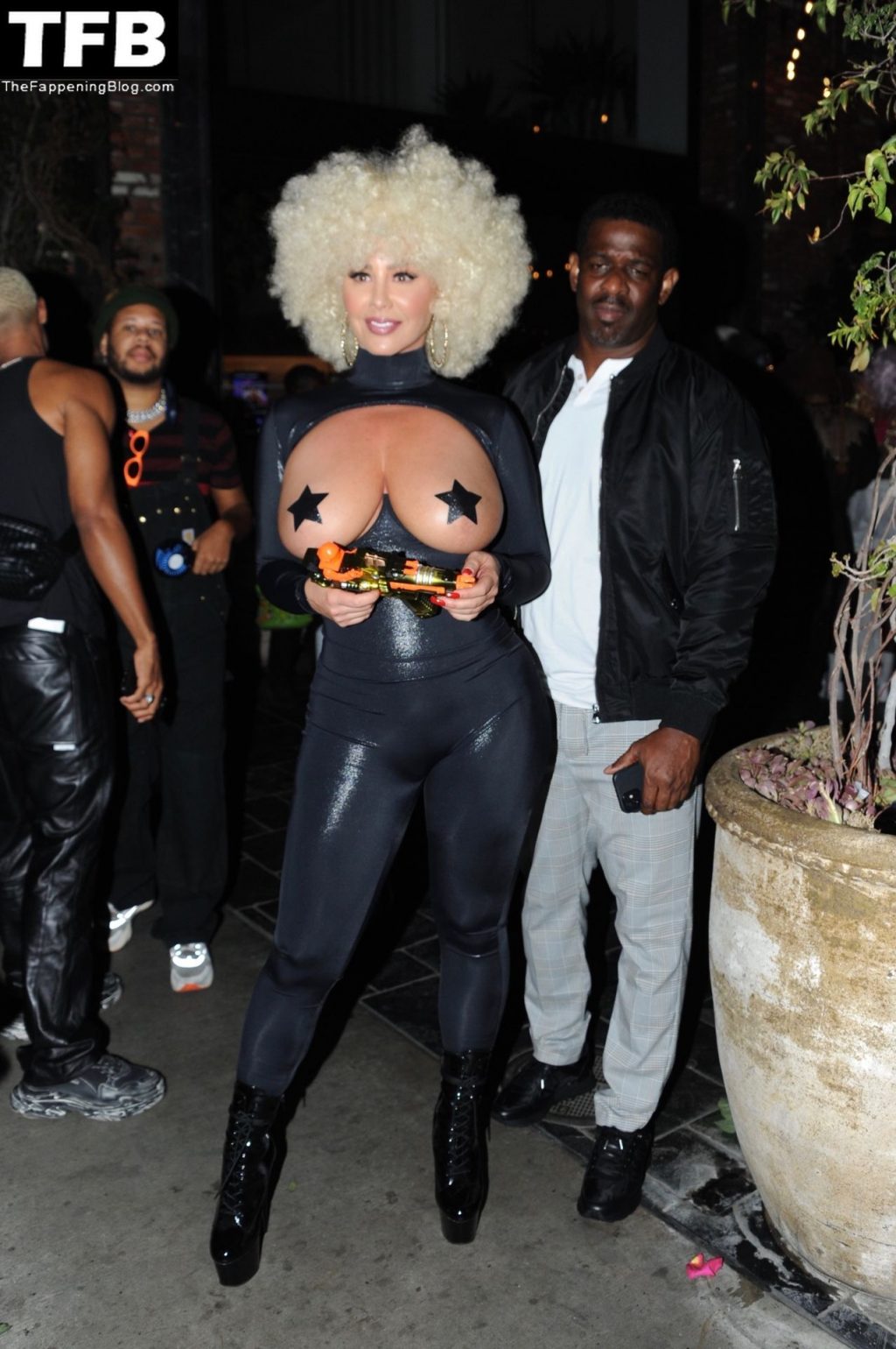 Amber Rose Steals the Scene Outside The Highlight Room in Los Angeles (47 Photos)
