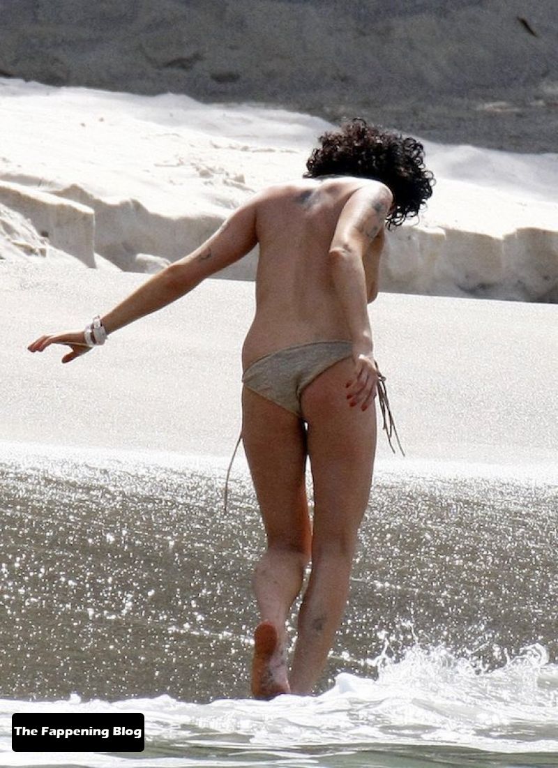 Amy Winehouse Naked 1