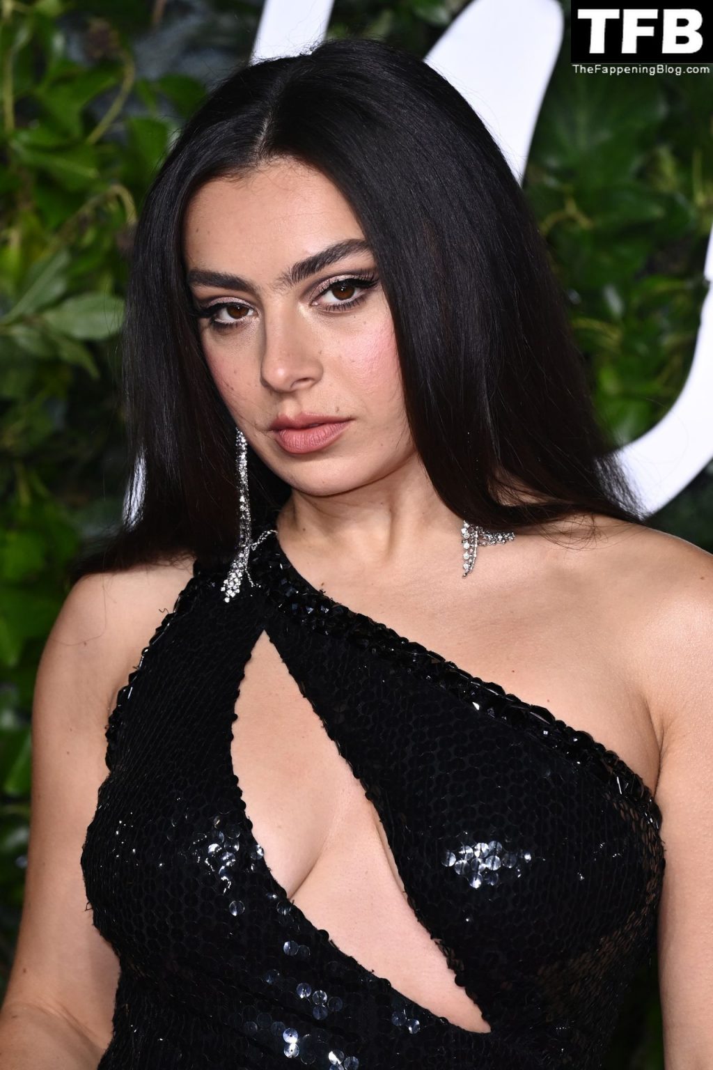 Charli XCX Flaunts Her Legs &amp; Tits at The Fashion Awards (34 Photos)