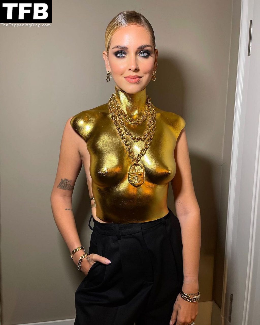 Chiara Ferragni Shows Her Golden Tits at the GQ Men of the Year 2021 (63 Photos)