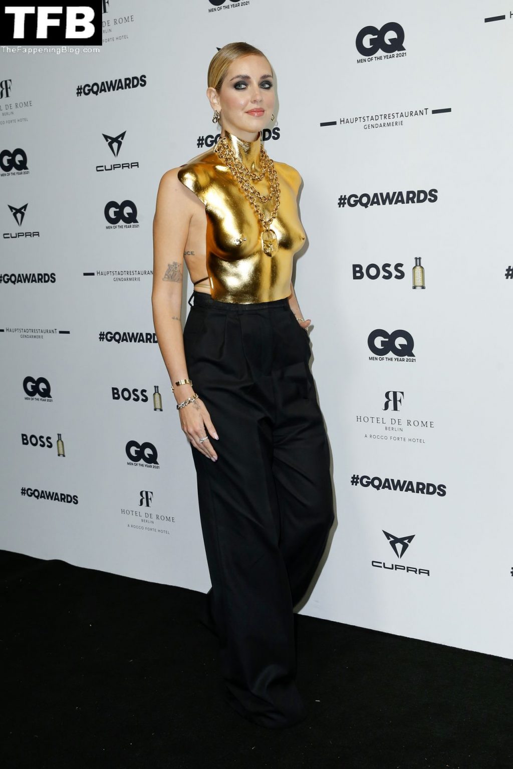 Chiara Ferragni Shows Her Golden Tits at the GQ Men of the Year 2021 (63 Photos)