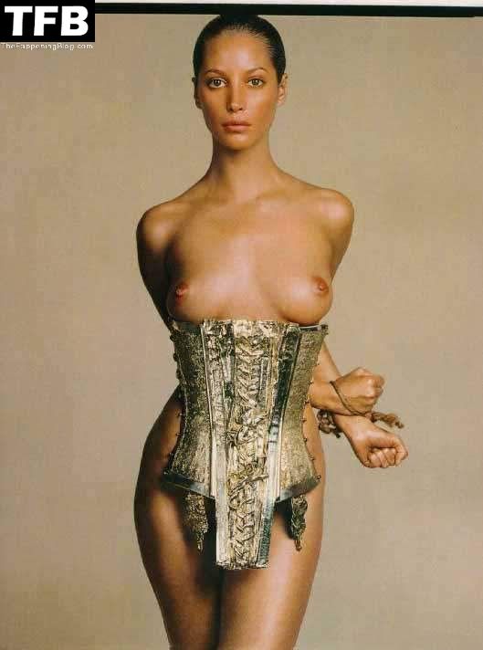 Christy Turlington Nude &amp; Sexy Collection (42 Photos)