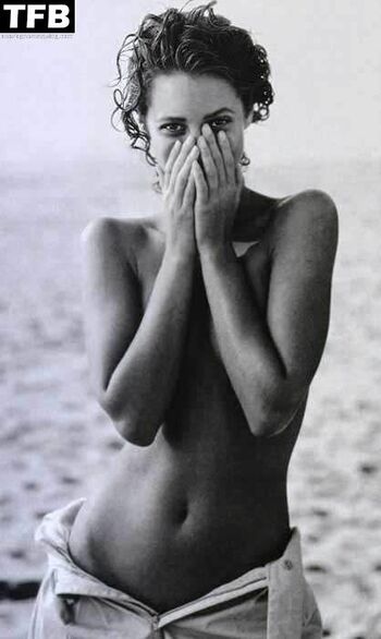 Christy Turlington / cturlington Nude Leaks Photo 37