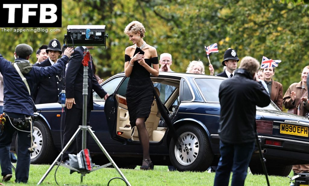 Elizabeth Debicki is Pictured on the Set of ‘The Crown’ (17 Photos)