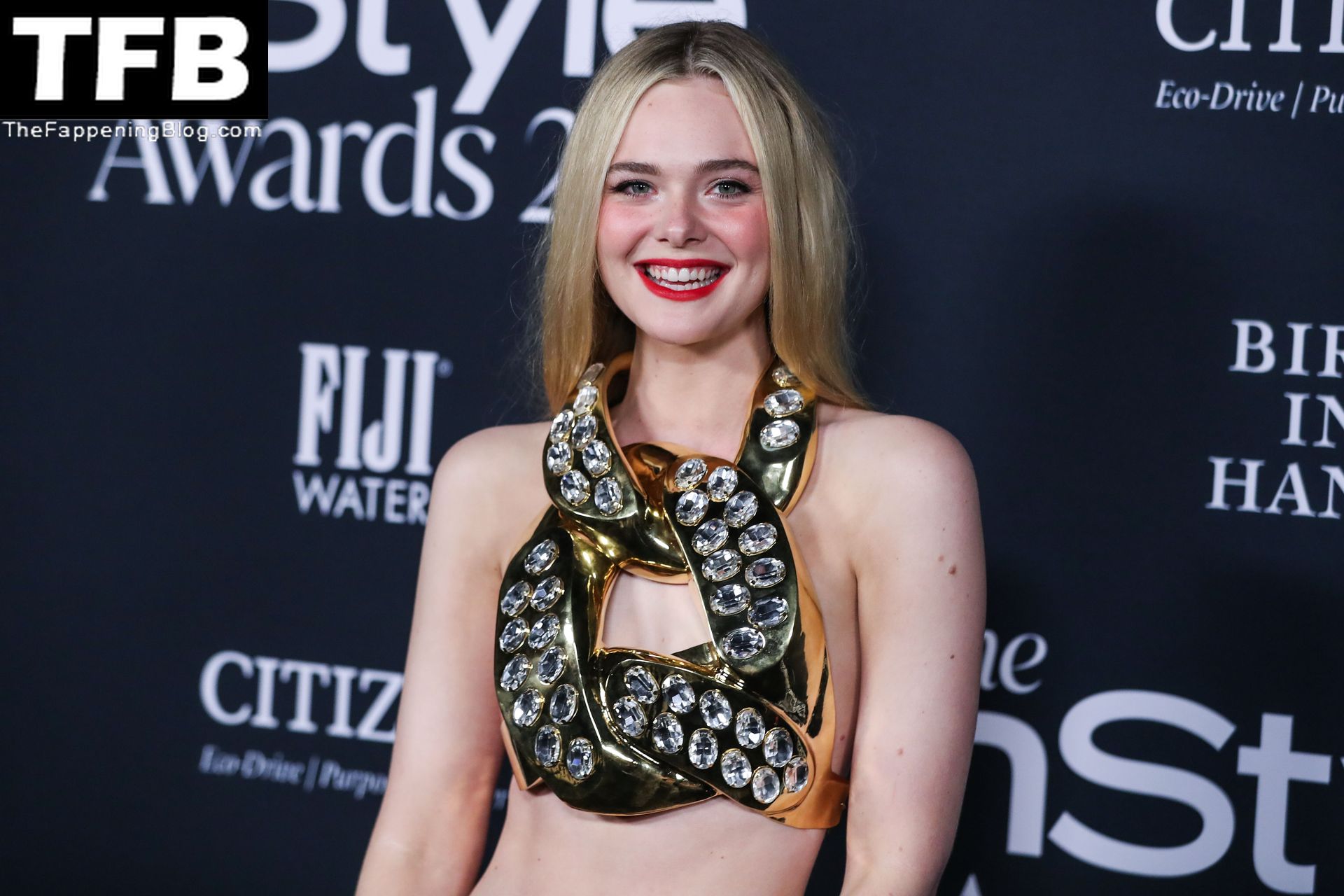 Elle-Fanning-Sexy-Braless-The-Fappening-Blog-10.jpg