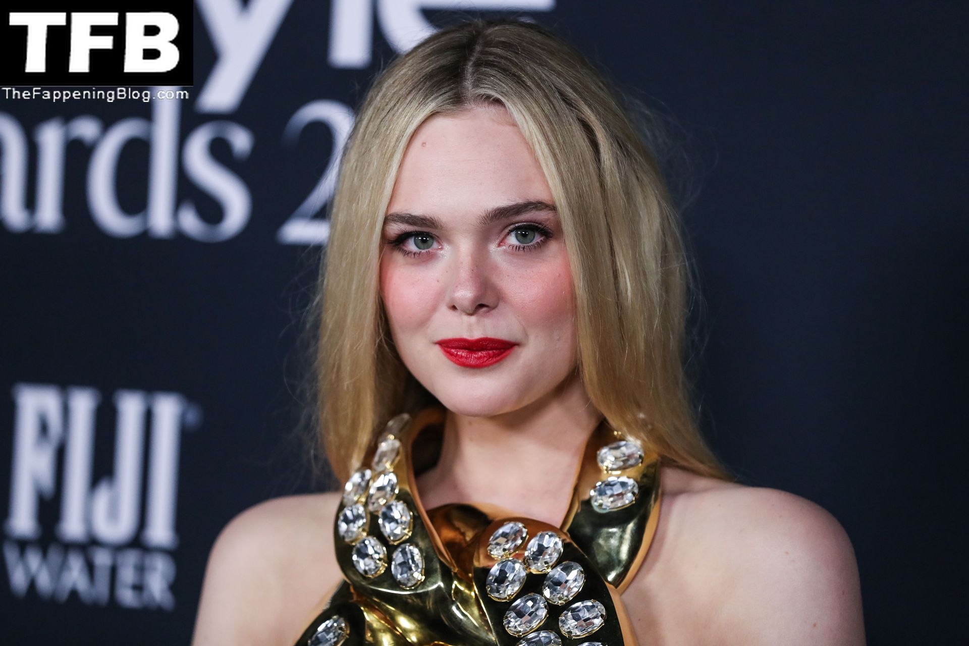 Elle-Fanning-Sexy-Braless-The-Fappening-Blog-11.jpg