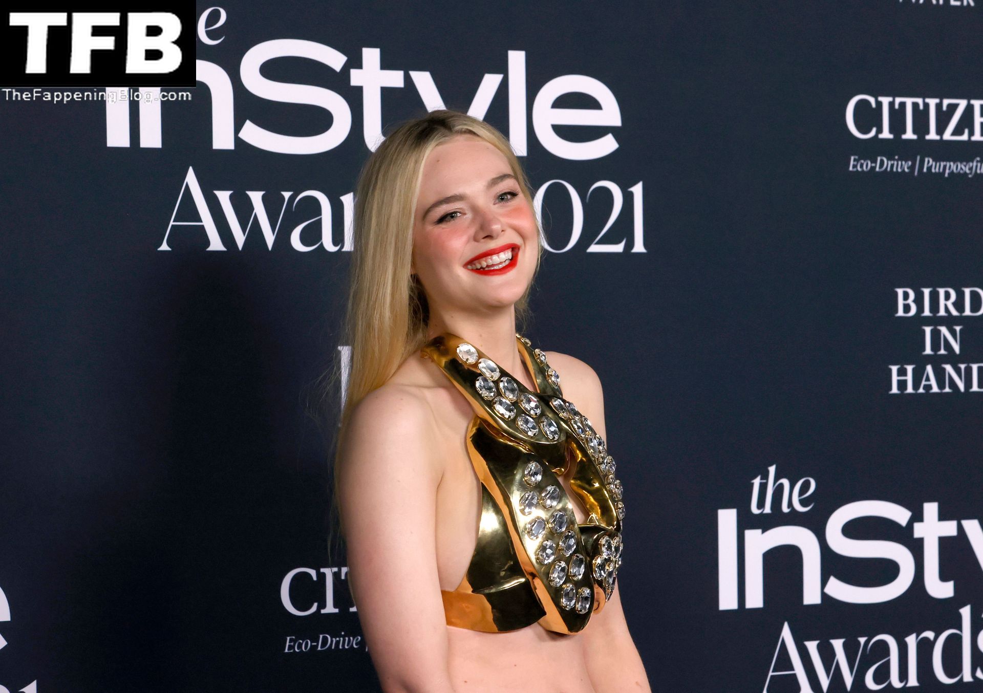 Elle-Fanning-Sexy-Braless-The-Fappening-Blog-19.jpg