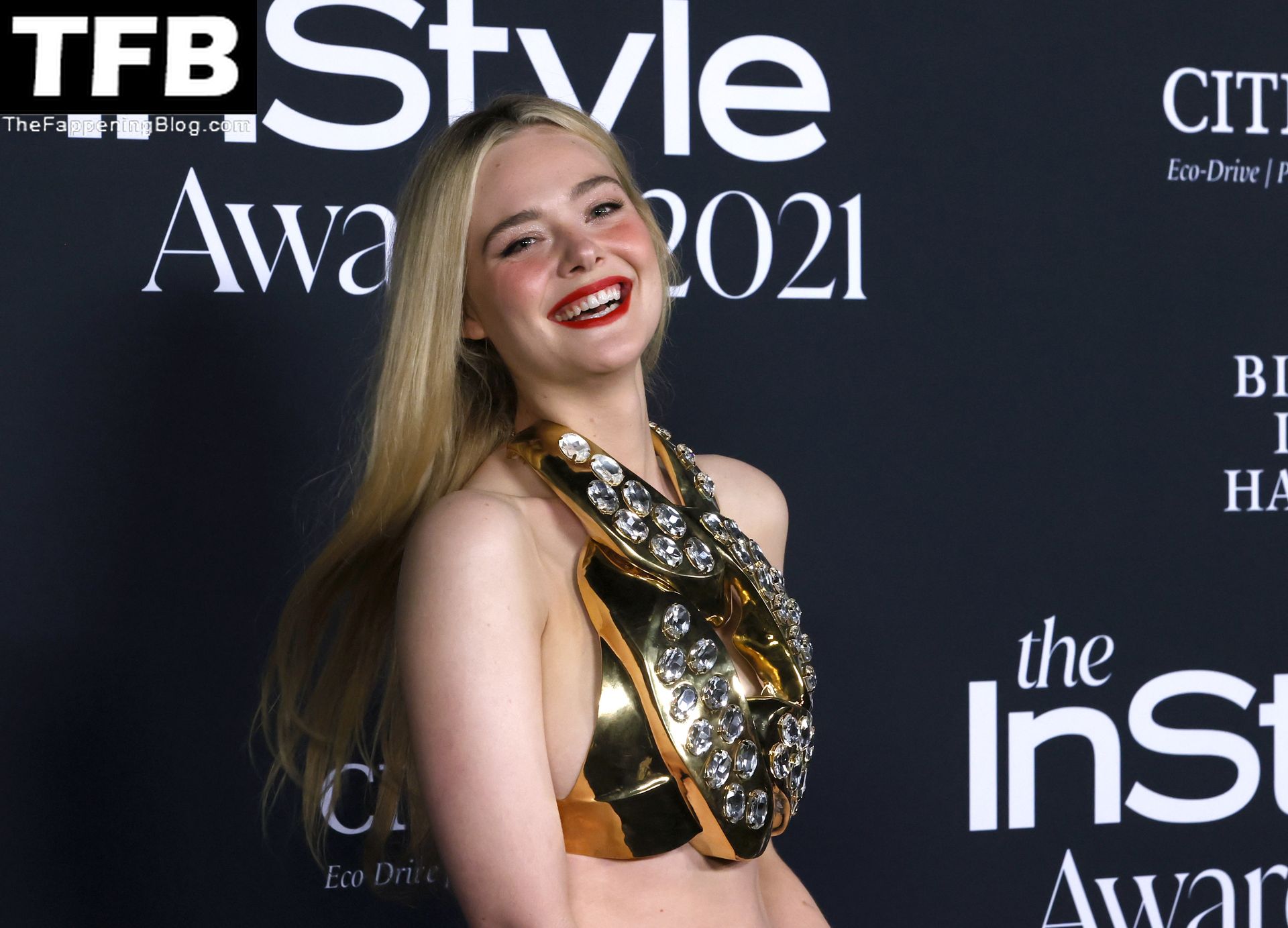 Elle-Fanning-Sexy-Braless-The-Fappening-Blog-37.jpg
