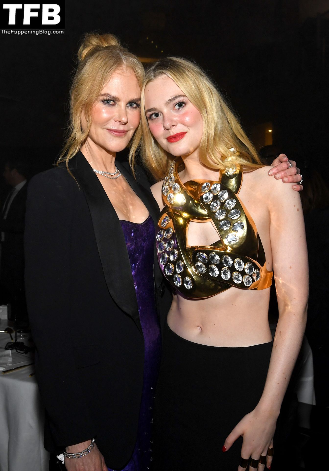 Elle-Fanning-Sexy-Braless-The-Fappening-Blog-42.jpg