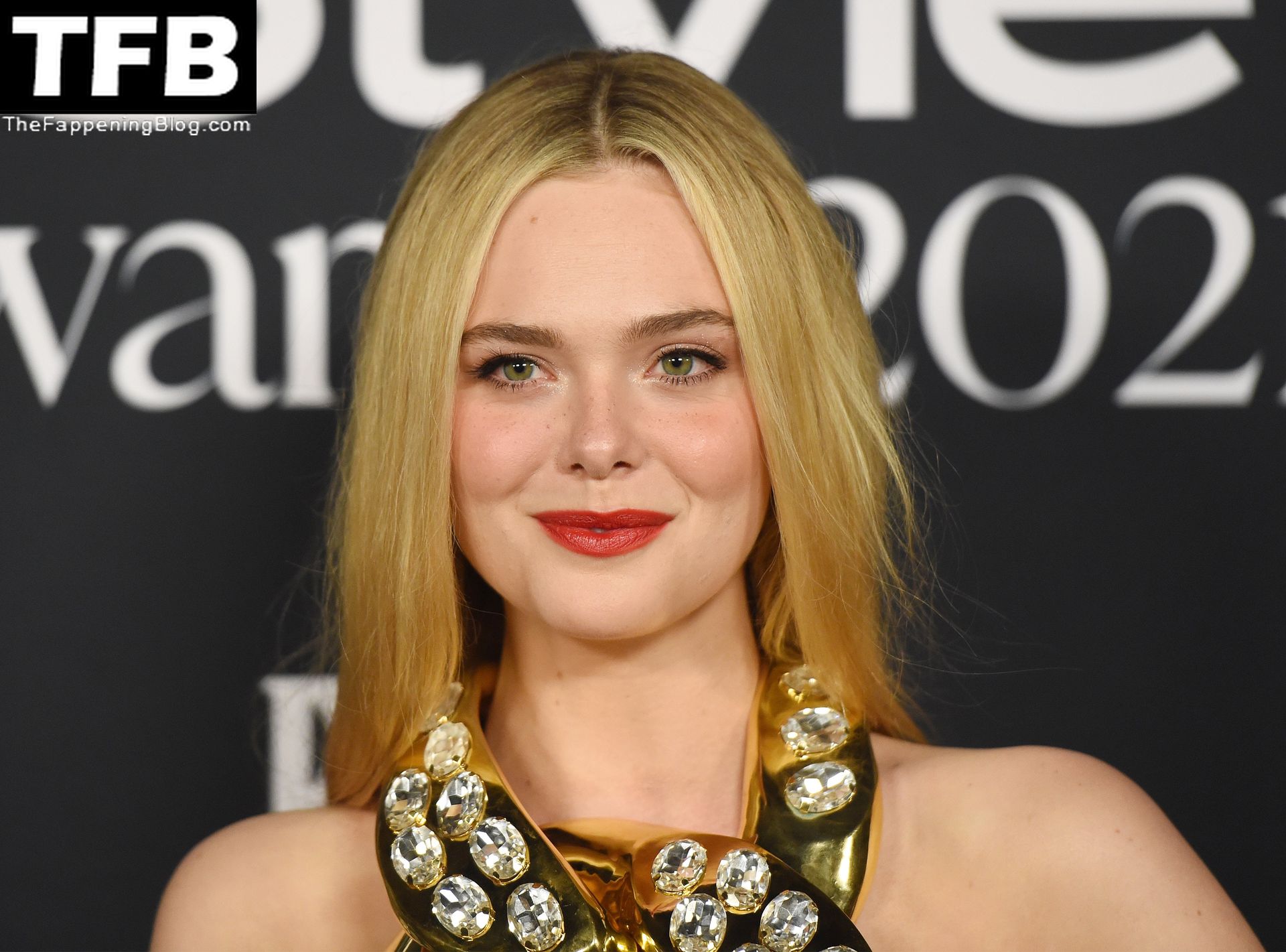 Elle-Fanning-Sexy-Braless-The-Fappening-Blog-75.jpg