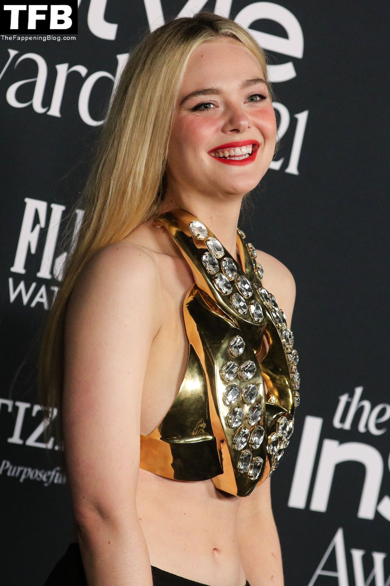 Elle-Fanning-Sexy-Braless-The-Fappening-Blog-89.jpg
