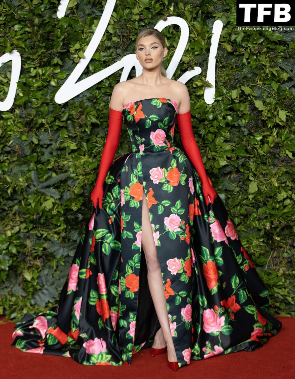 Leggy Elsa Hosk Looks Stunning at The Fashion Awards 2021 in London (45 Photos)