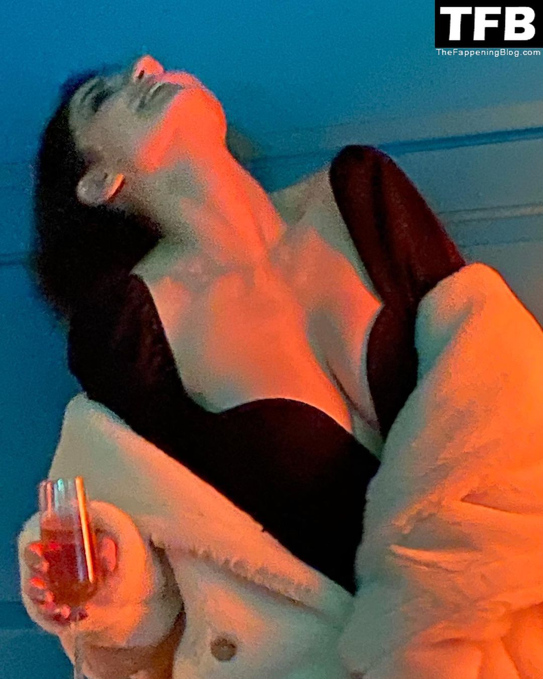 Eve Hewson Nude & Sexy Collection (20 Photos) .