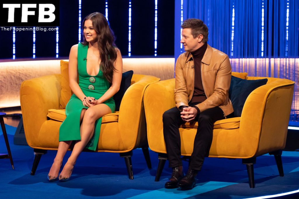Hailee Steinfeld Shows Off Her Sexy Tits at The Jonathan Ross Show (10 Photos)