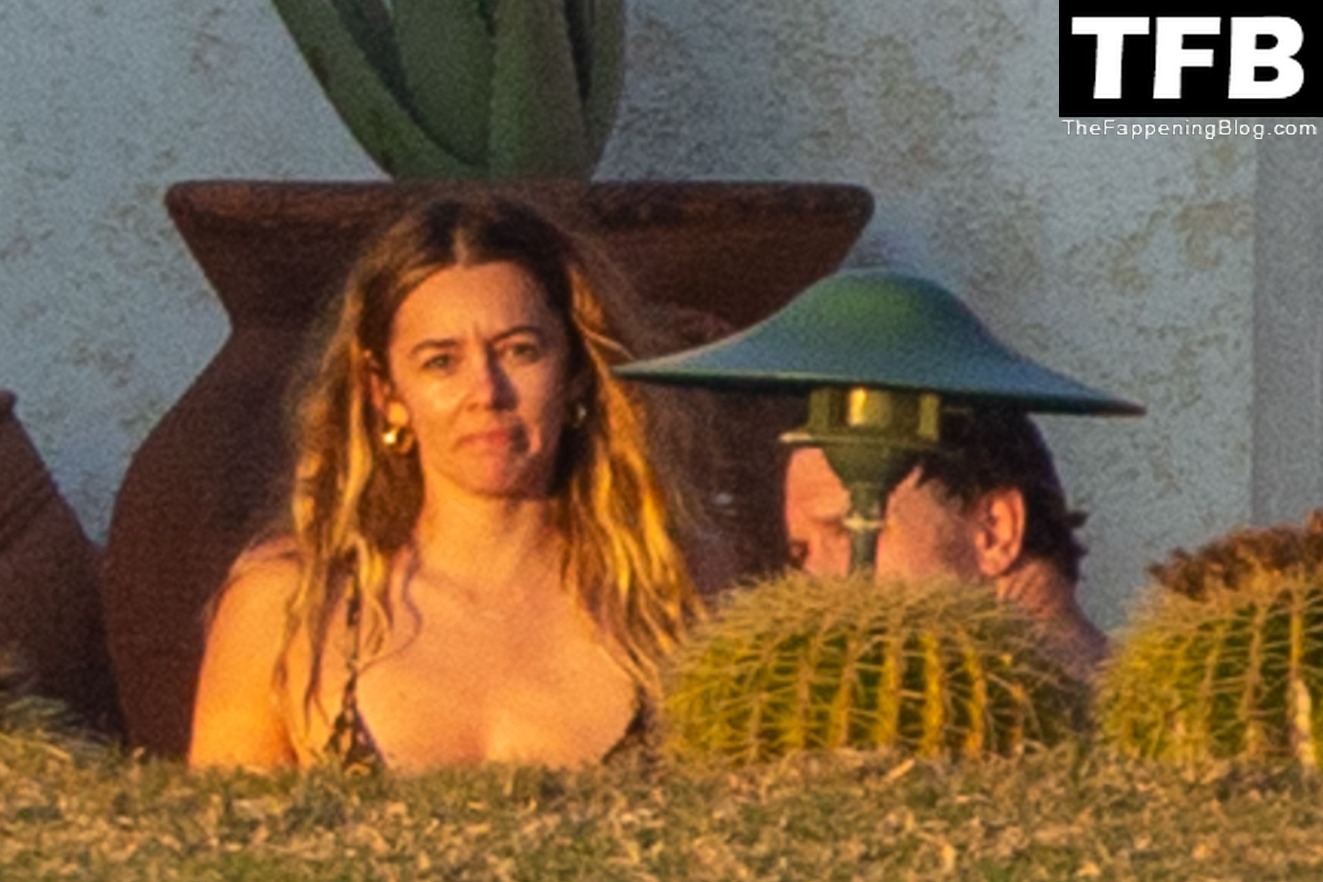 Jason-Sudeikis-and-Keeley-Hazell-have-rekindled-their-romance-as-they-were-spotted-packing-on-the-PDA-during-a-recent-trip-to-Cabo-San-Lucas-Mexico-TFB-11.jpg