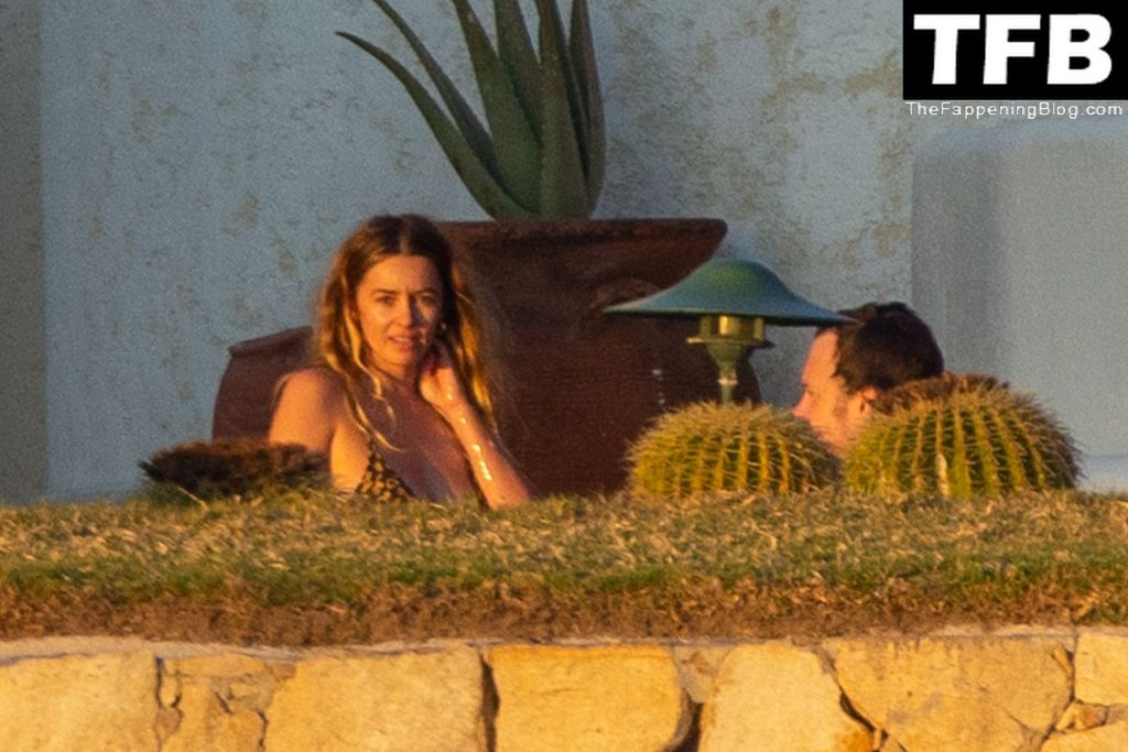 Jason Sudeikis and Keeley Hazell are Seen Enjoying Their Romantic Getaway to Cabo (19 Photos)