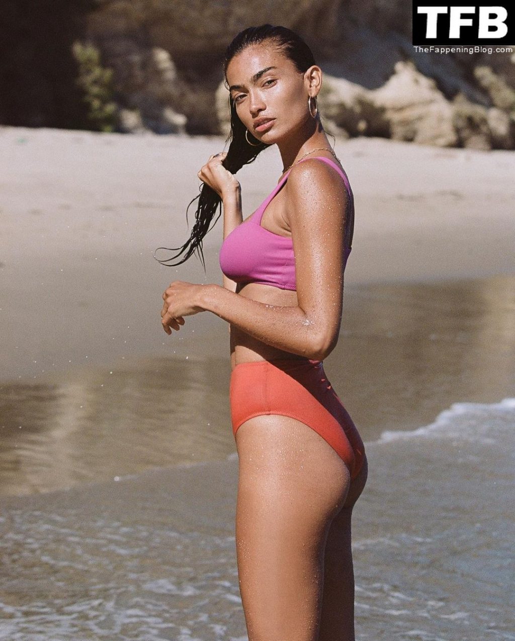 Kelly Gale Displays Her Sexy Tits on the Beach (8 Photos)