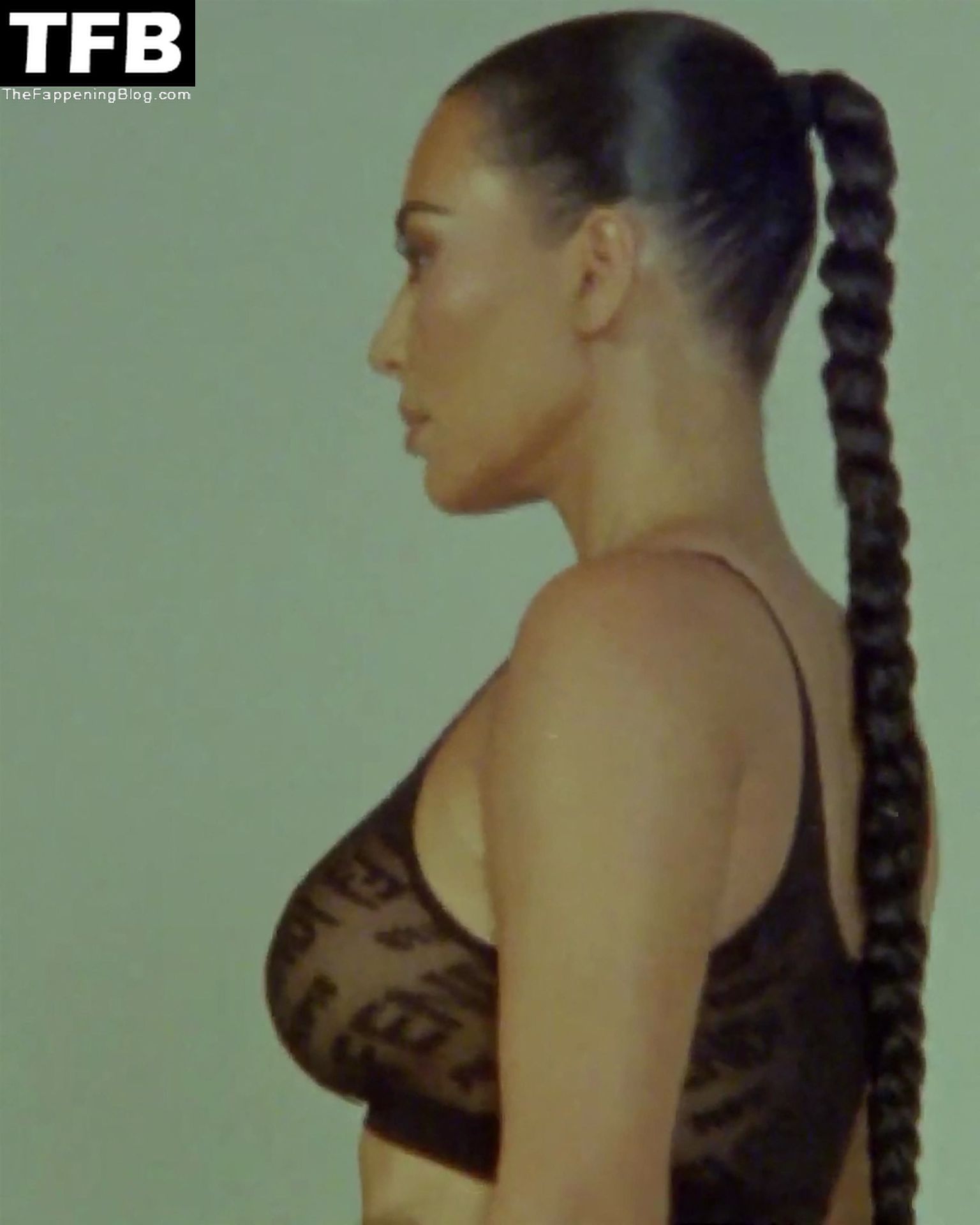 Kim-Kardashian-Sexy-33-thefappeningblog.com_.jpg