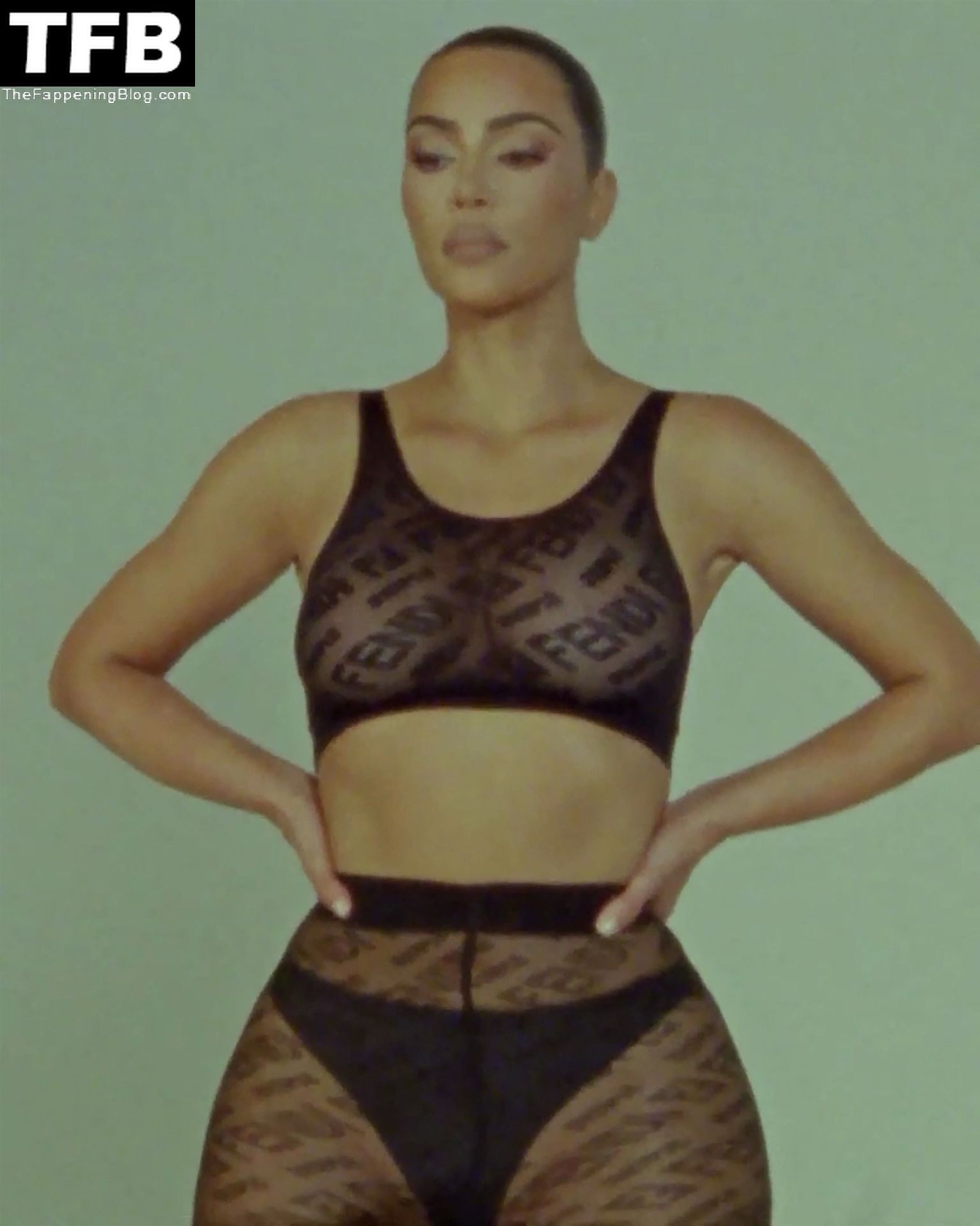 Kim-Kardashian-Sexy-35-thefappeningblog.com_.jpg