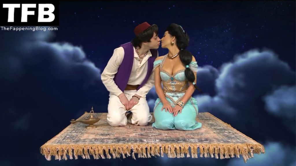 Kim Kardashian &amp; Pete Davidson are Seen Kissing on SNL (9 Pics)