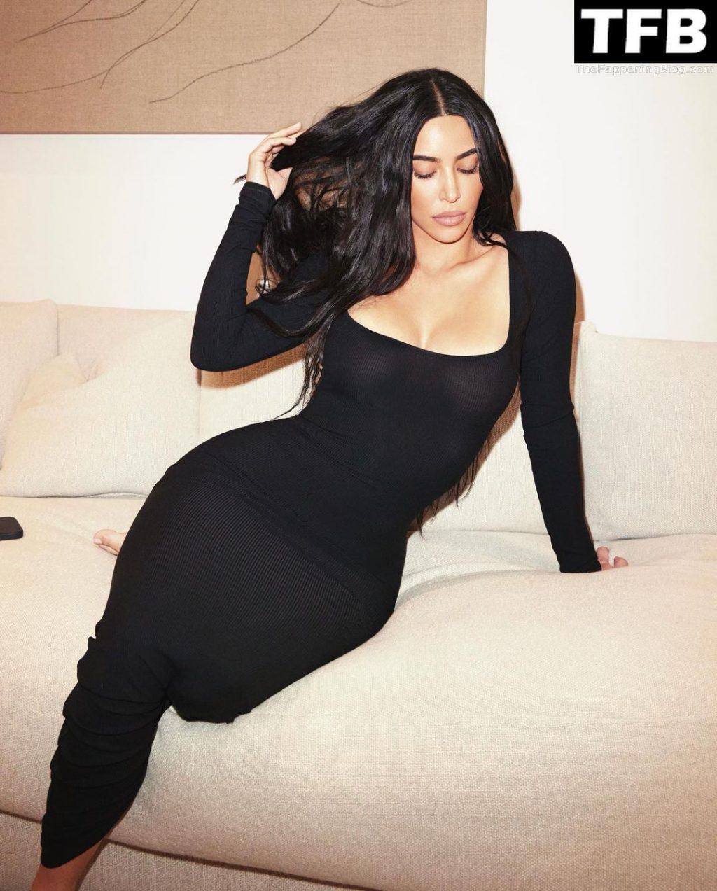Kim Kardashian Looks Hot in a Black Dress (4 Photos + Video)