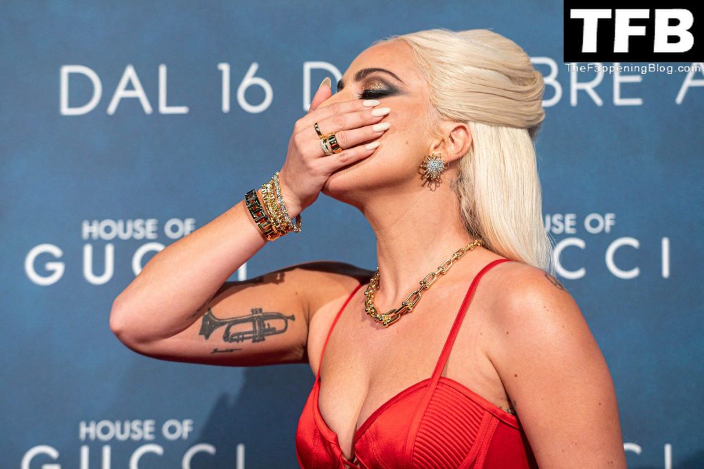 Lady Gaga Shows Off Her Sexy Tits at the Premiere of the Film ‘House of Gucci’ in Milan (9 Photos)