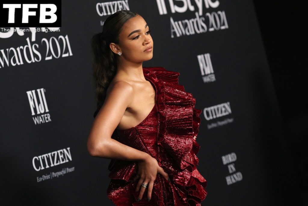 Madison Bailey Flaunts Her Sexy Legs at the 6th Annual InStyle Awards (4 Photos)