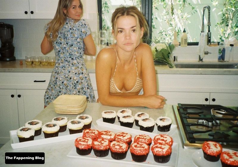Maia Mitchell Nude &amp; Sexy Collection (42 Photos + Videos)