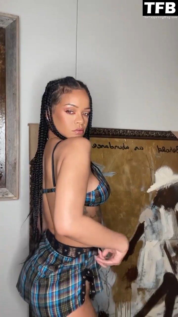 Rihanna Nude Sexy Tits Butt 9