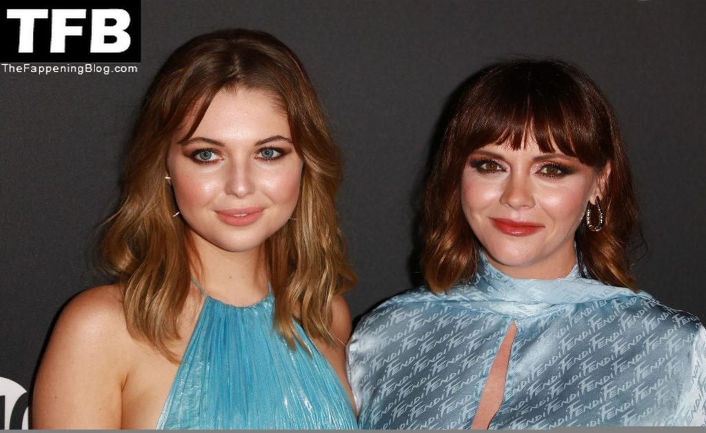 Sammi Hanratty Flaunts Her Shaved Pussy at the “Yellowjackets” Premiere (51 Photos)