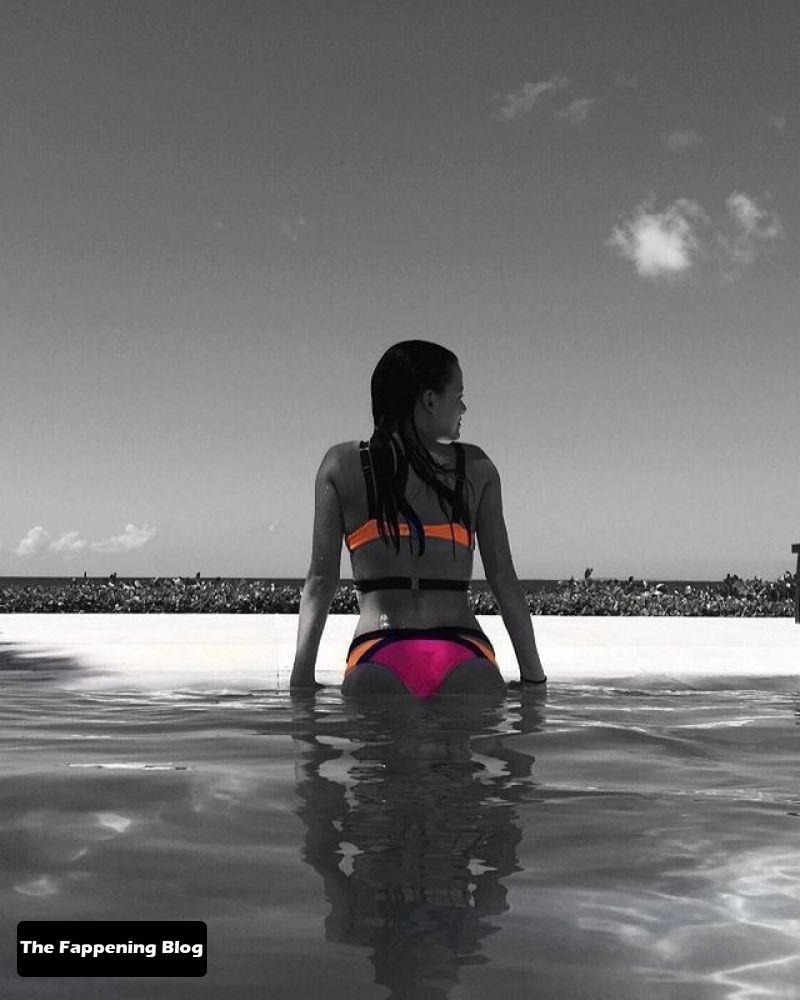 Sara Waisglass Topless &amp; Sexy Collection (44 Photos + Videos)