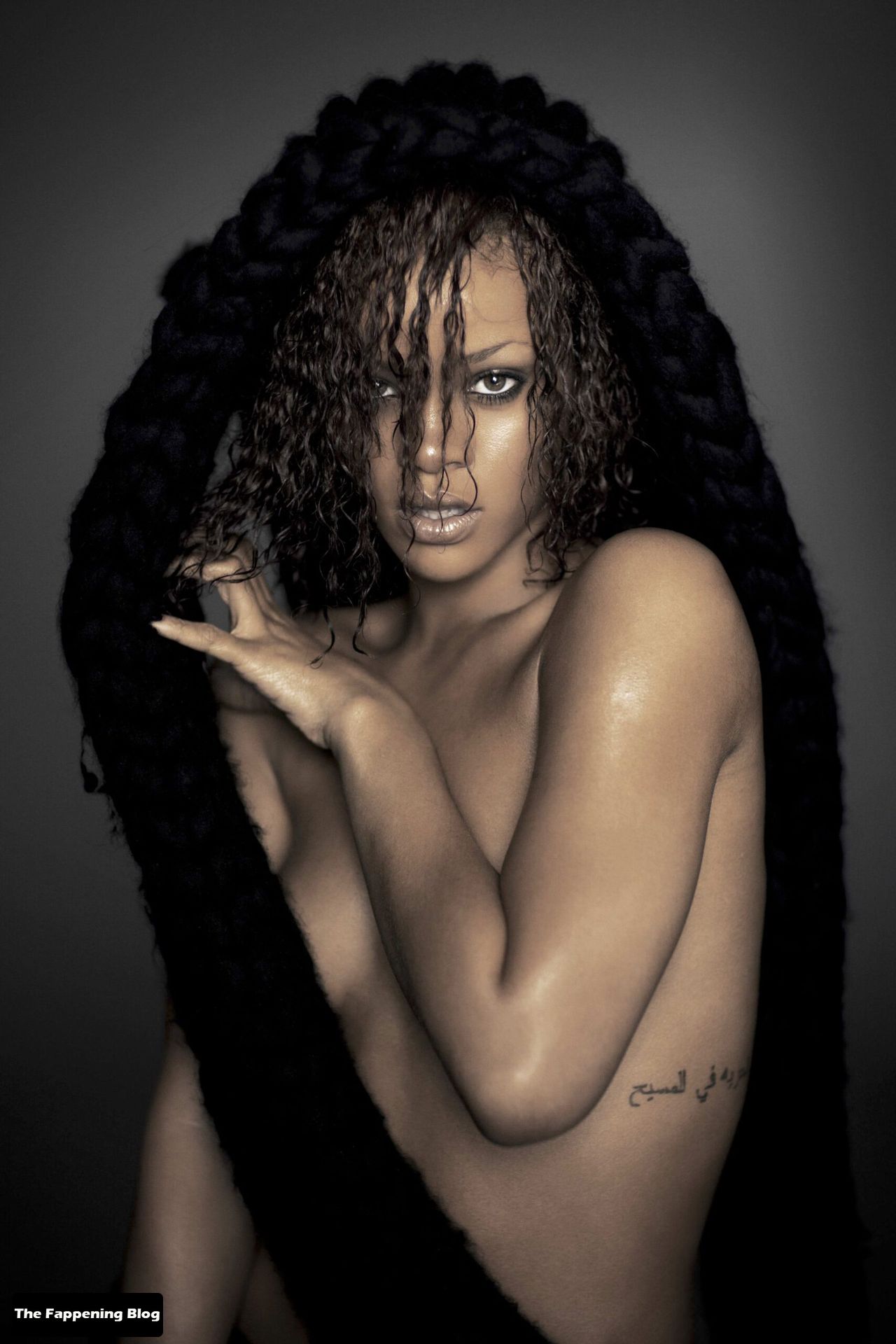 The-Fappening-Star-and-Singer-Rihanna-Shows-Off-Her-Gorgeous-Body-in-a-Sexy-Naked-Esquire-Magazine-Photoshoot-Outtakes-November-2011-13-thefappeningblog.com_.jpg