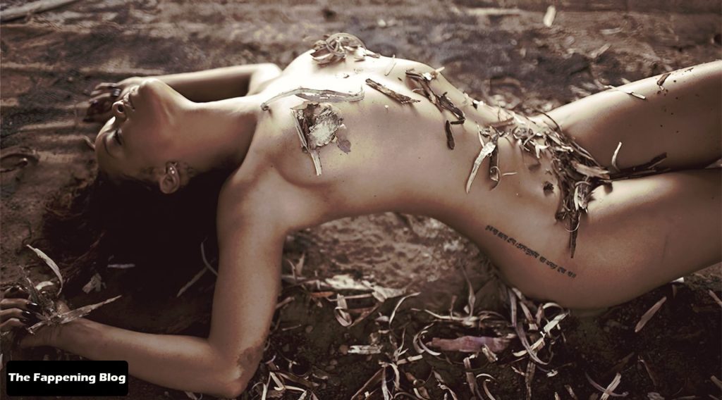 Rihanna Shows Off Her Gorgeous Figure in a Hot Shoot For Esquire Magazine November 2011 Issue (28 Photos + Outtakes)