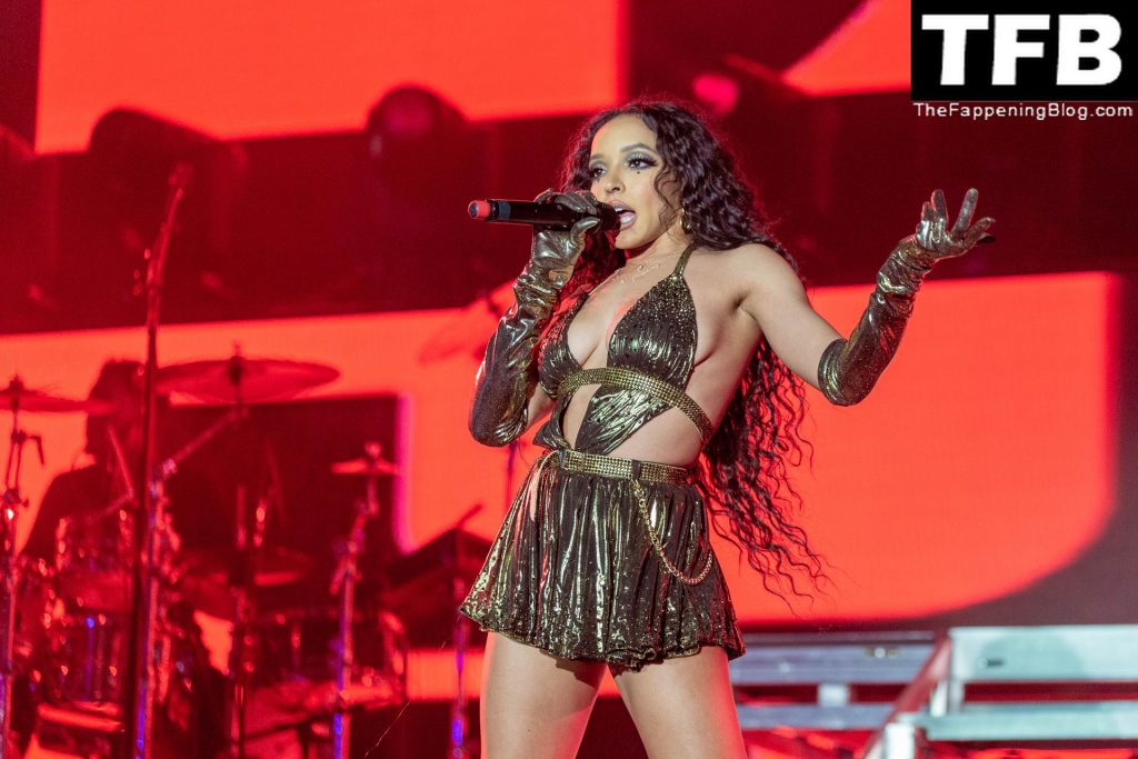 Tinashe Shows Off Her Sexy Tits at the Day N Vegas 2021 Music Festival (13 Photos)