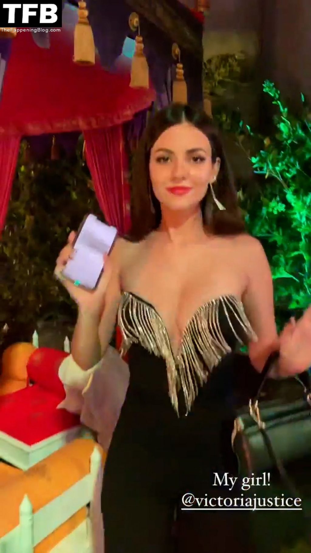 Victoria Justice Shows Off Her Sexy Tits at the Party (37 Pics + Videos)