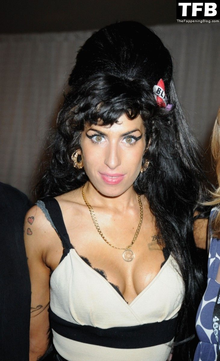 Amy Winehouse Nude &amp; Sexy Collection (93 Photos)