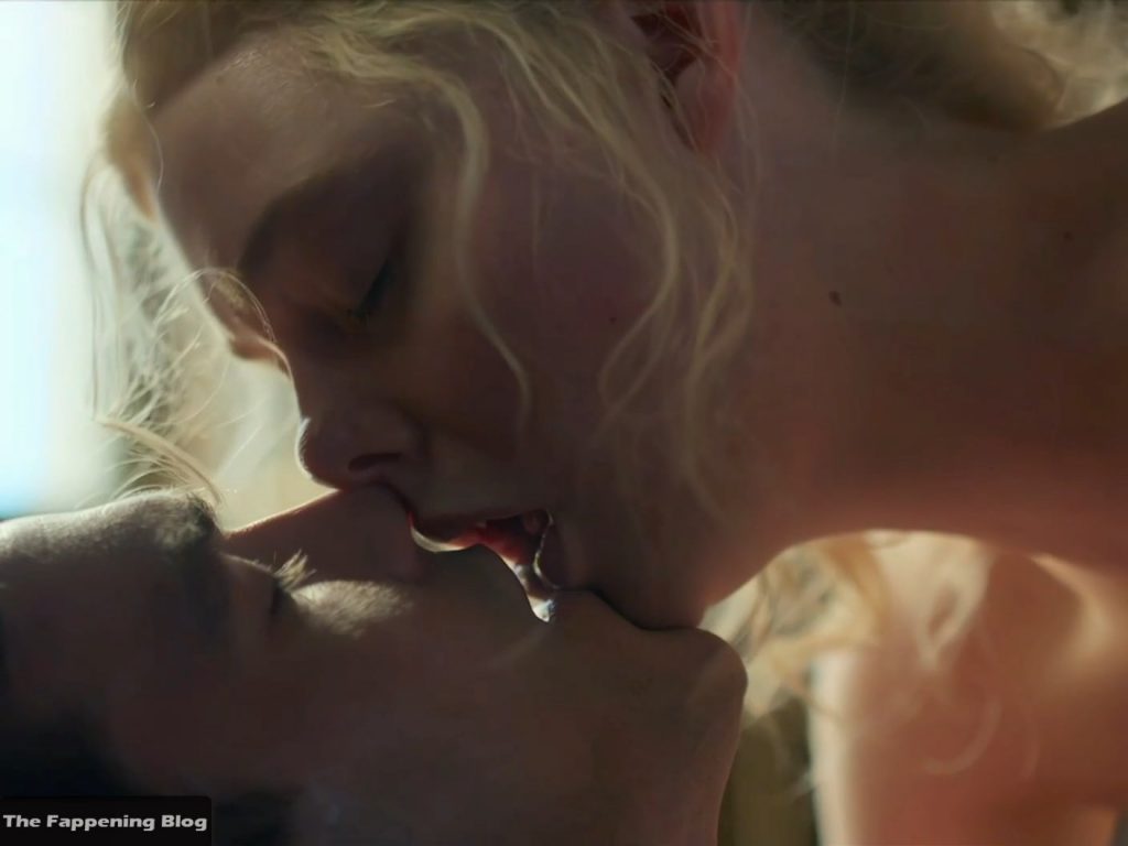 Elle Fanning Nude – The Great (5 Pics + New Enhanced Video)