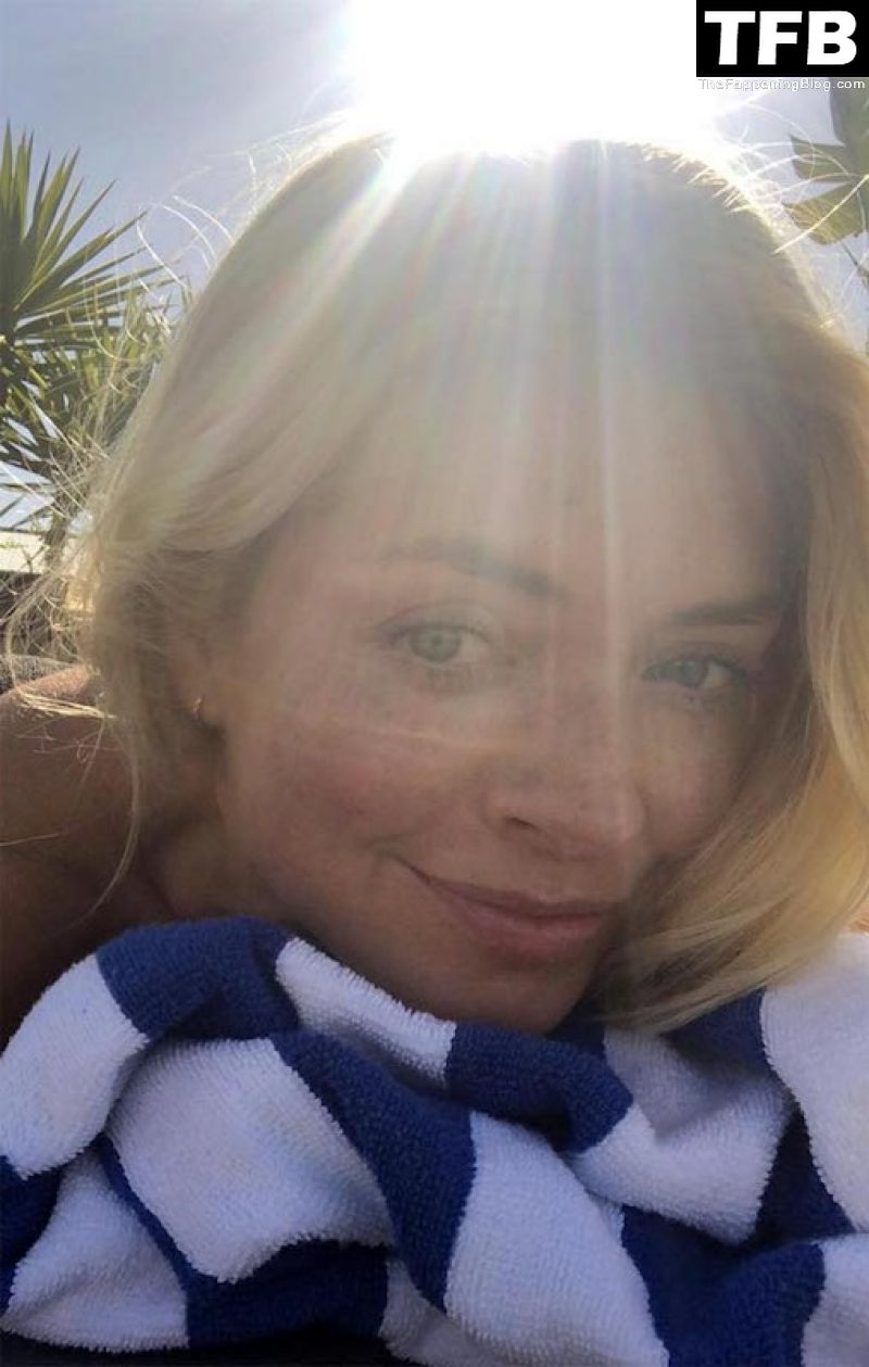 holly-willoughby-3-thefappeningblog.com_.jpg