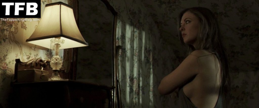 Katharine Isabelle Nude & Sexy Collection (31 Photos) .