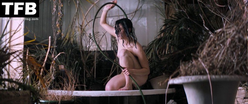 Sarah Gadon Nude &amp; Sexy Collection (19 Photos)