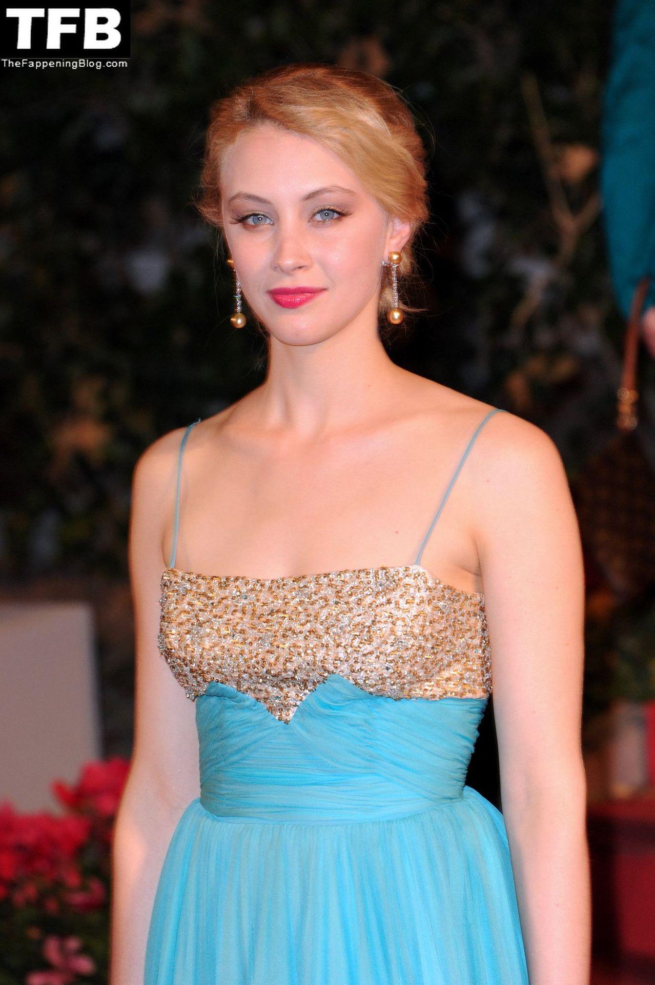 Sarah Gadon Naked Sexy Photos Sexy Youtubers