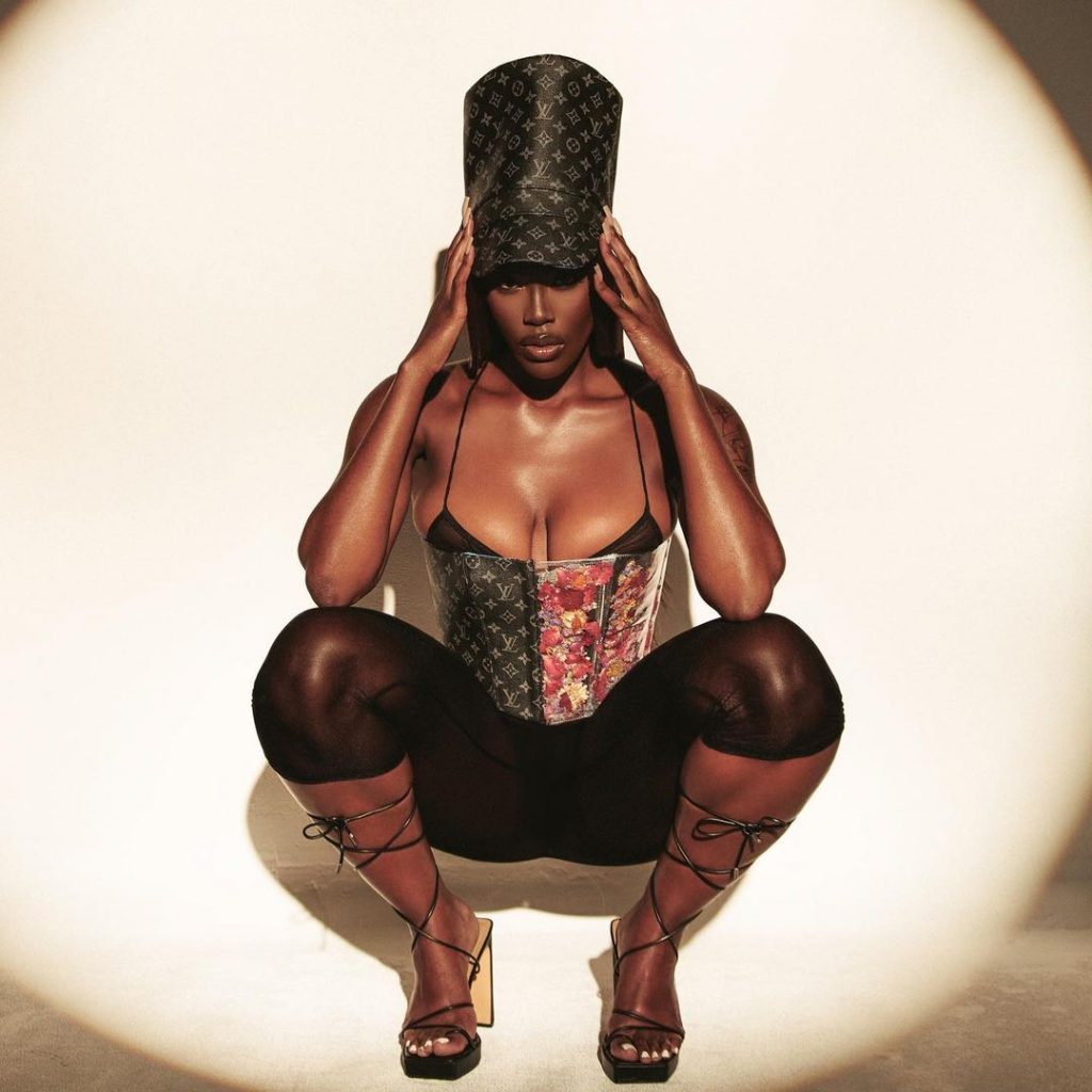 Tanerelle Nude &amp; Sexy Collection (42 Photos)