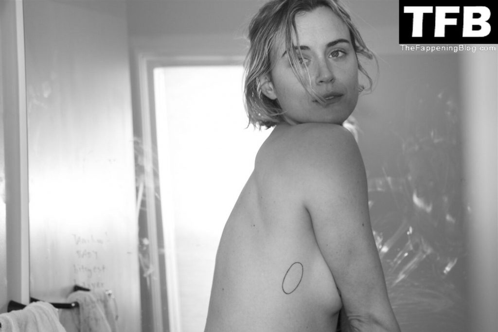 Taylor Schilling Nude &amp; Sexy Collection (20 Photos)