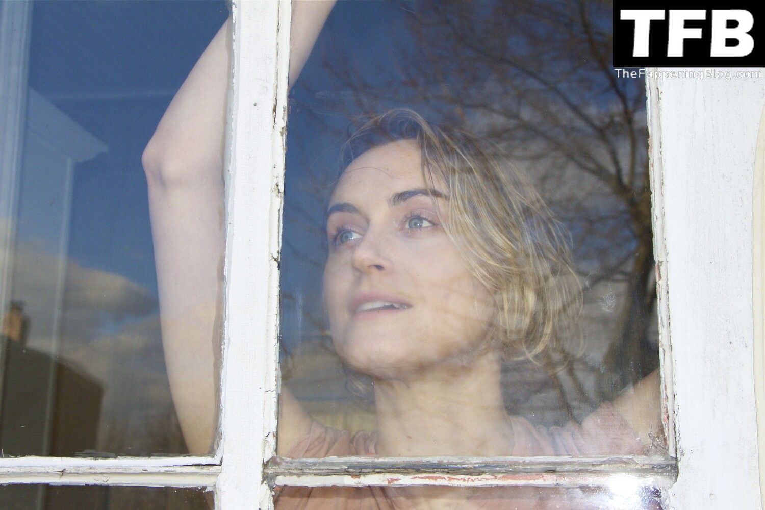 taylor-schilling-toless-sexy-thefappeningBlog-3.jpg