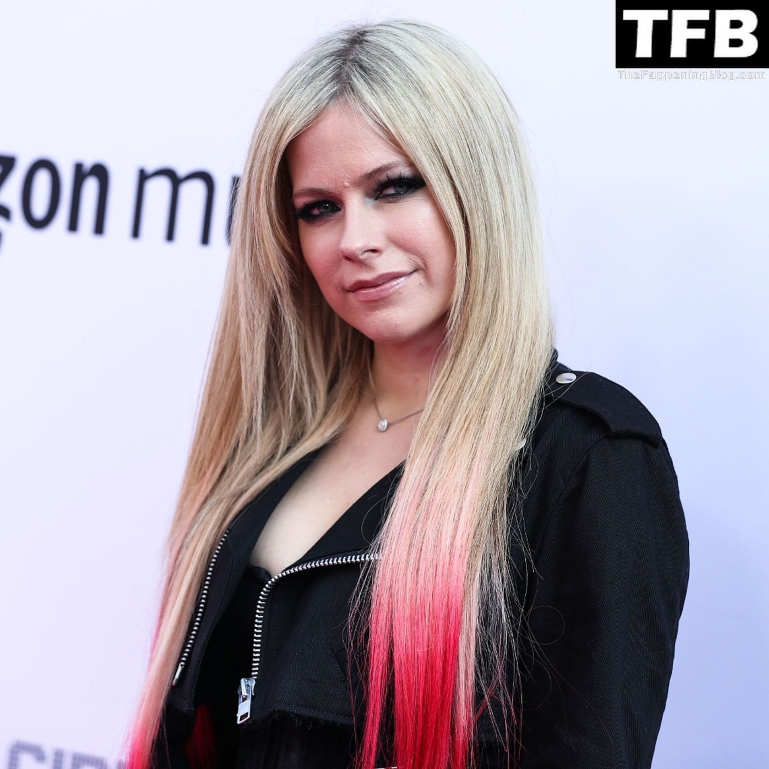 Avril Lavigne Flaunts Her Sexy Boobs At Varietys 2021 Music Hitmakers Brunch In La 80 Photos 