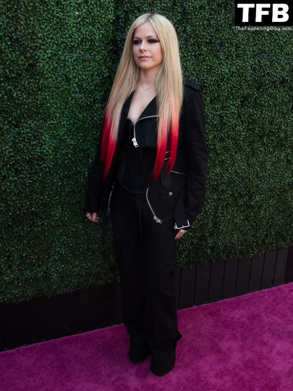 Avril Lavigne Flaunts Her Sexy Boobs at Variety’s 2021 Music Hitmakers Brunch in LA (80 Photos)
